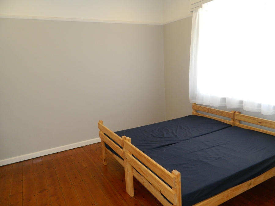To Let 5 Bedroom Property for Rent in Esterville Western Cape